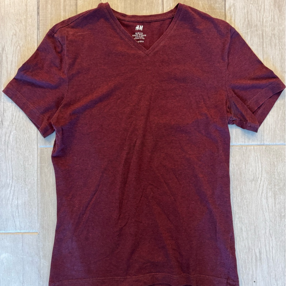 H&M Men's Burgundy V-Neck Shirt, Size M